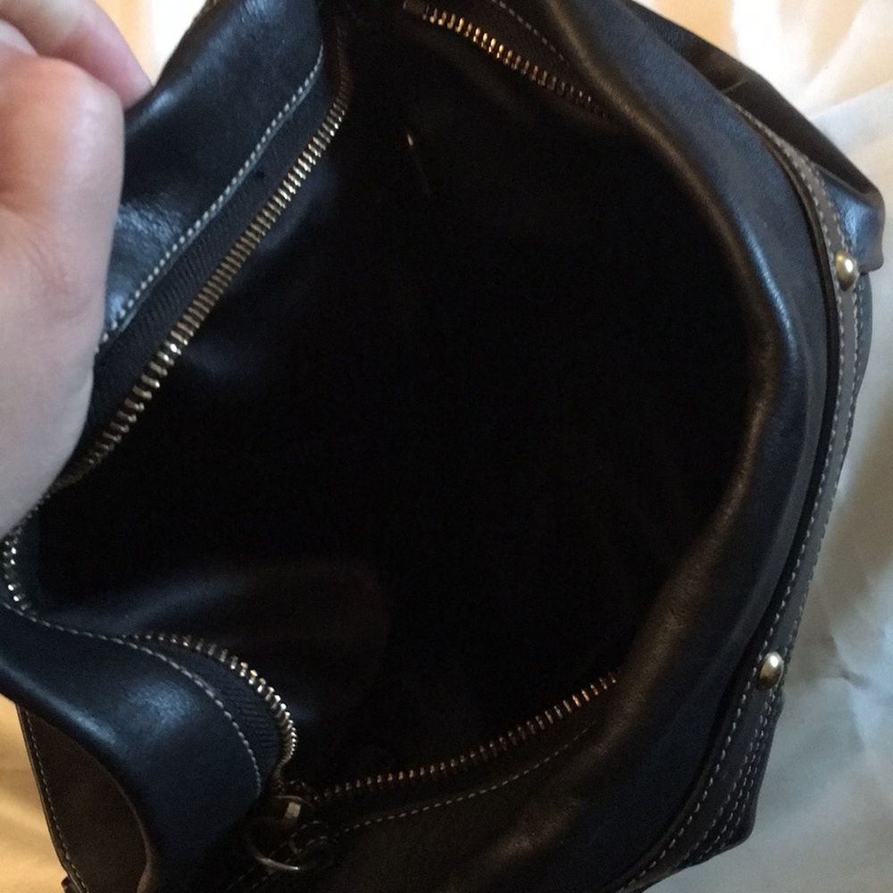 Like new Coach black leather shoulder bag - Picture 3 of 3